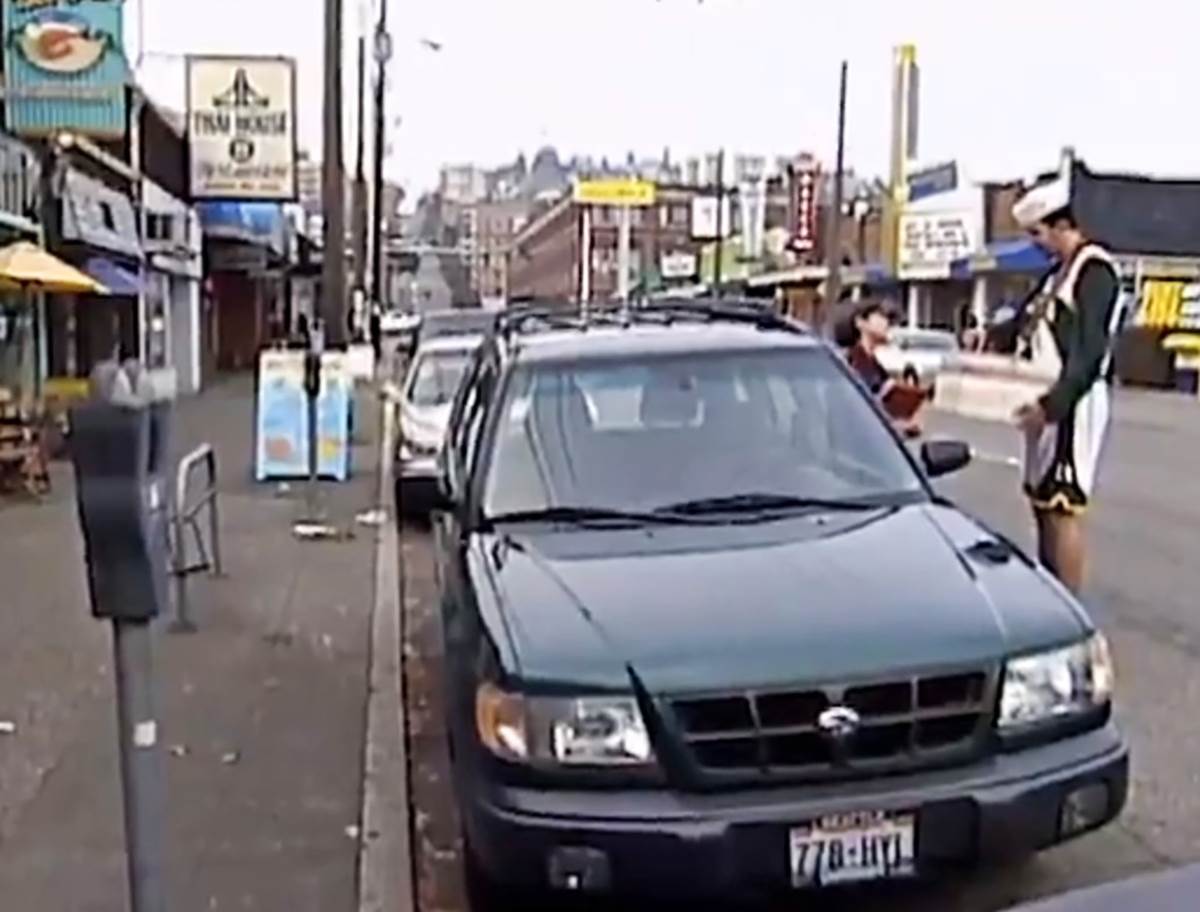 Predrag Drobnjak deli hranu (7).jpg