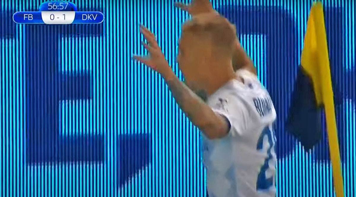 Dinamo Kijev proslava gola (2).jpg