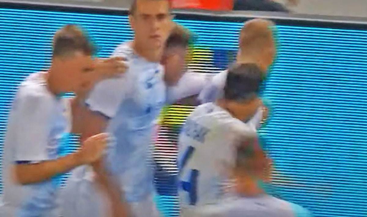 Dinamo Kijev proslava gola (7).jpg