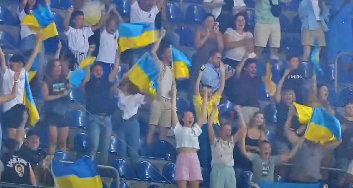 Dinamo Kijev proslava gola (1).jpg