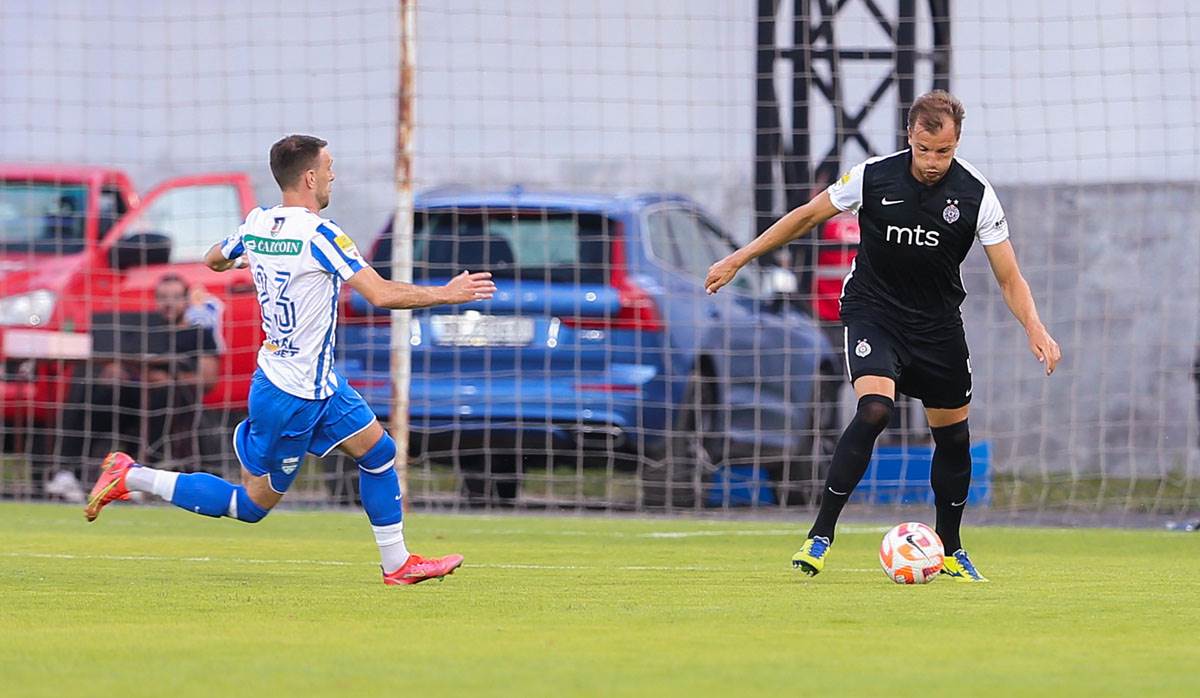 Novi Pazar pobedio Partizan sa trenerom Vladimirom Gaćinovićem