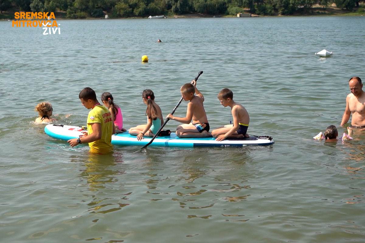 - 16x9.00_00_15_12.Still035.jpg