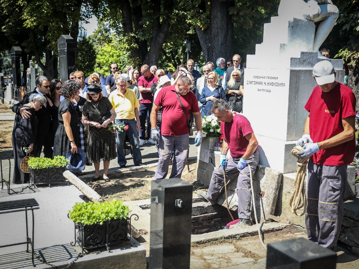 Branko Cvejic grob sahrana porodica (3).jpeg