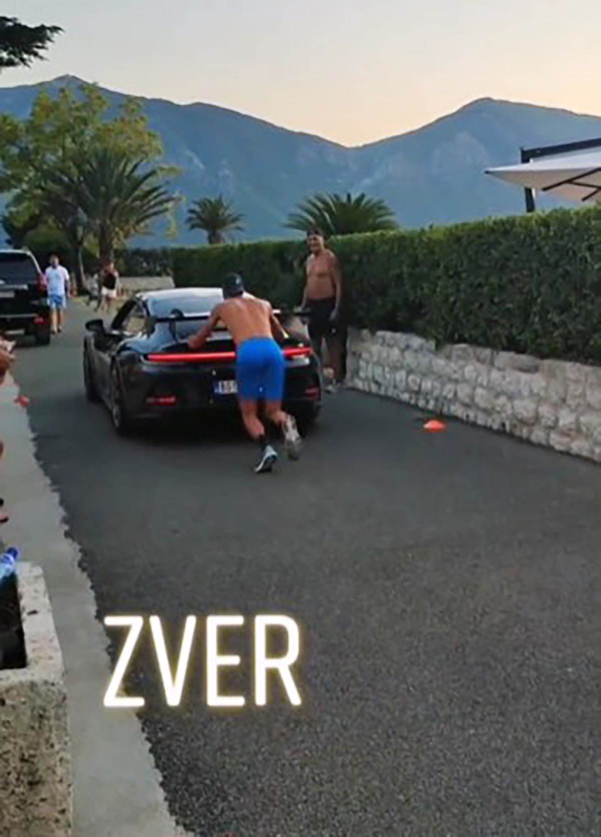 Djokovic gura Porse (4).jpg