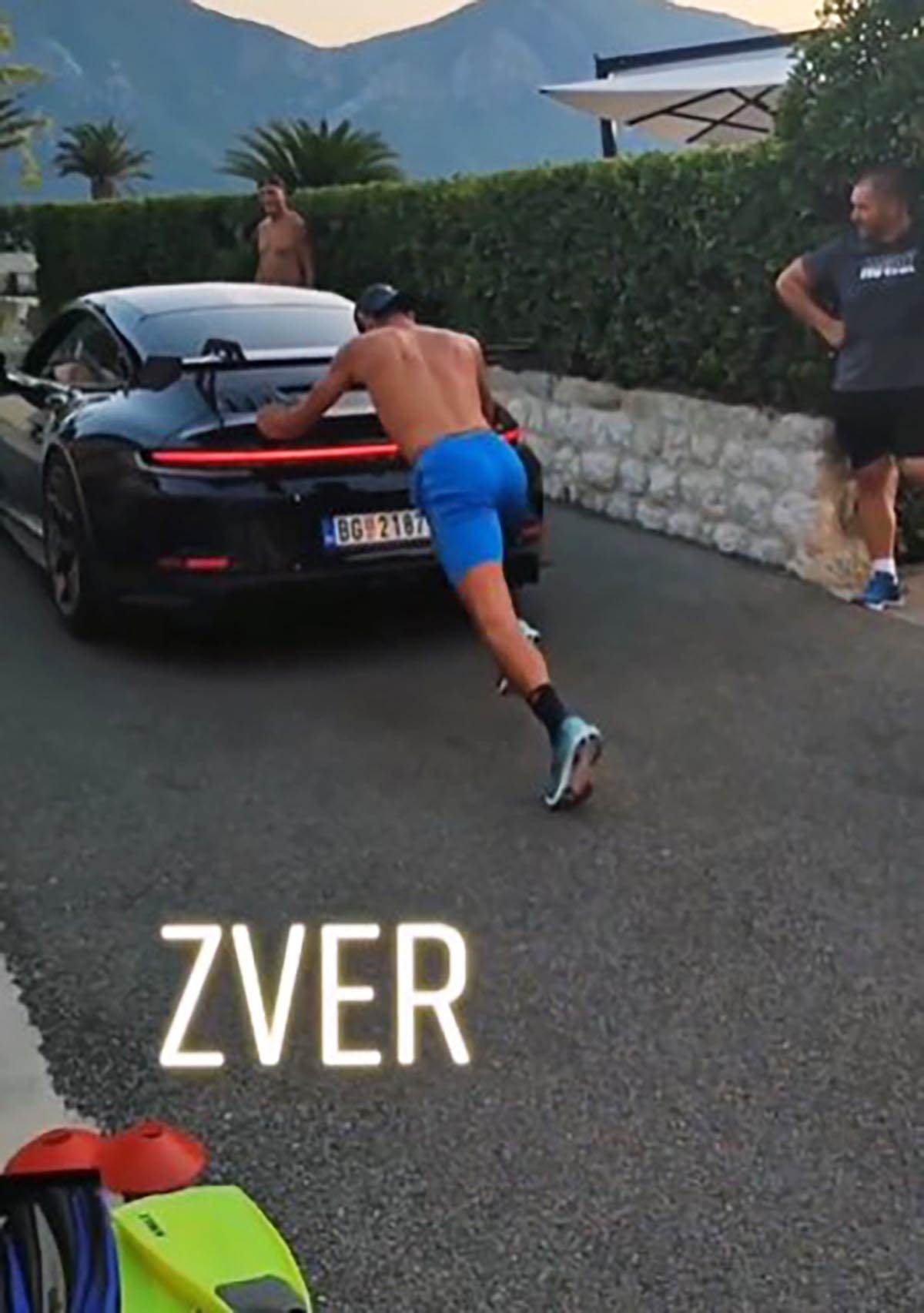 Djokovic gura Porse (5).jpg