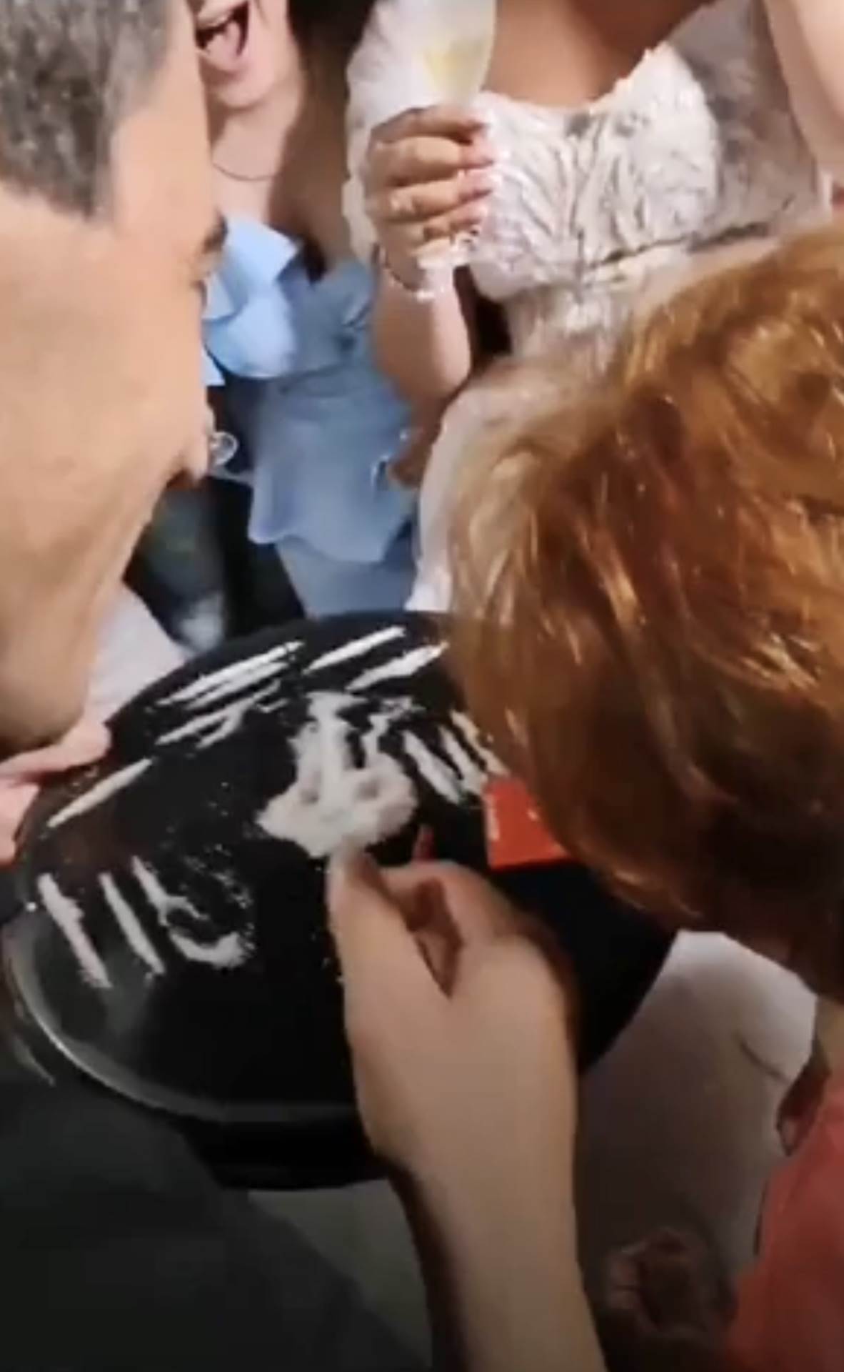 mladenci smrcu beli prah (1).PNG