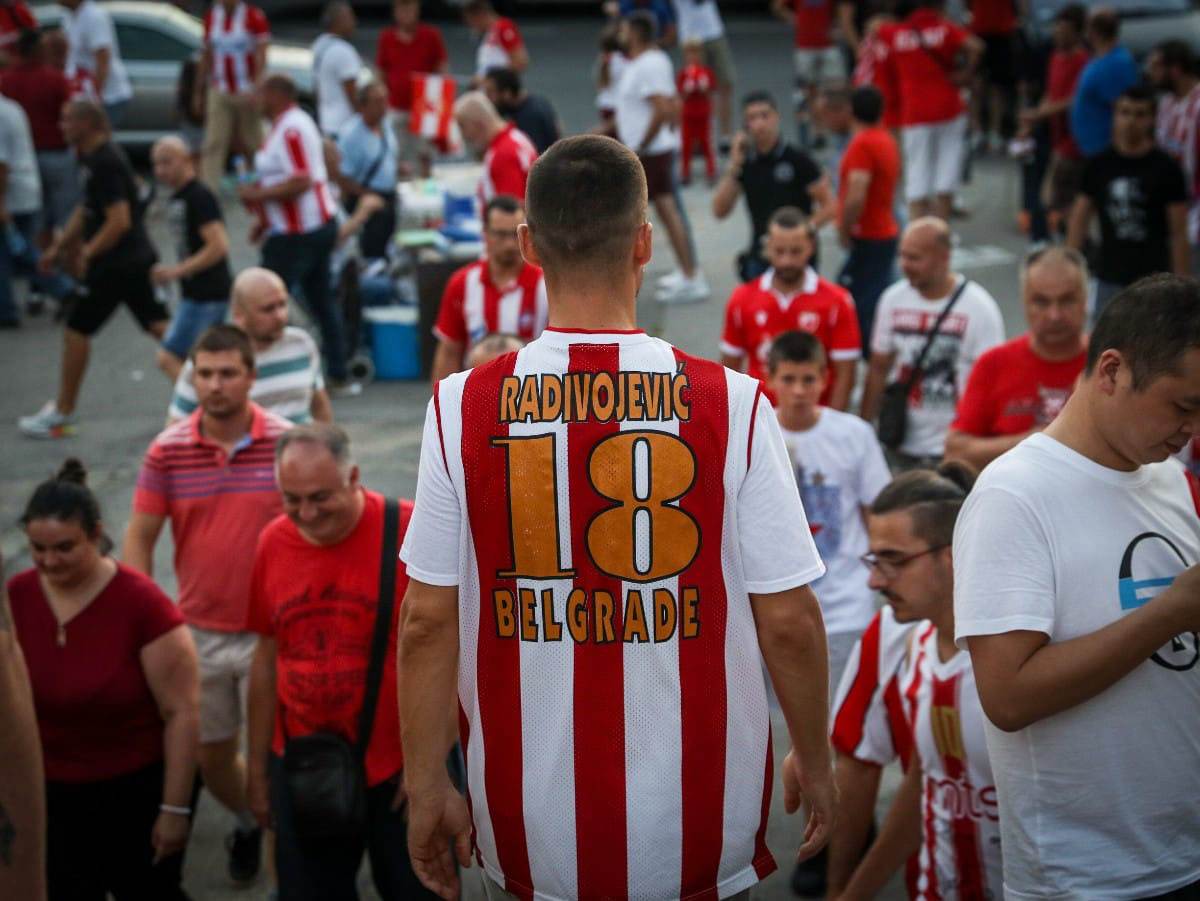 Crvena Zvezda, Navijači, Dresovi (6).jpg