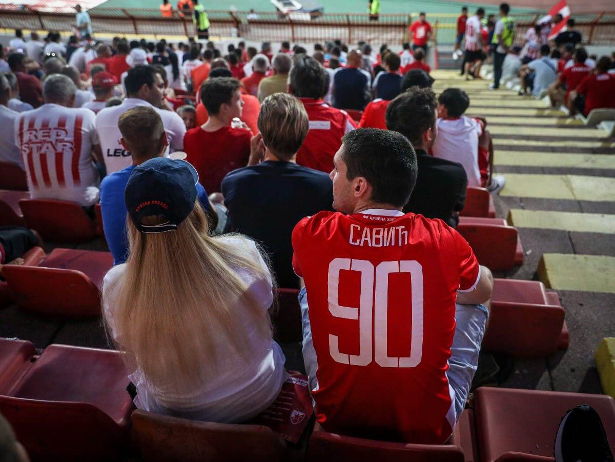 Crvena Zvezda, Navijači, Dresovi (12).jpg