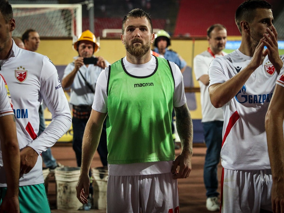 Fudbaleri zvezde slave pobedu sa delijama (8).jpeg