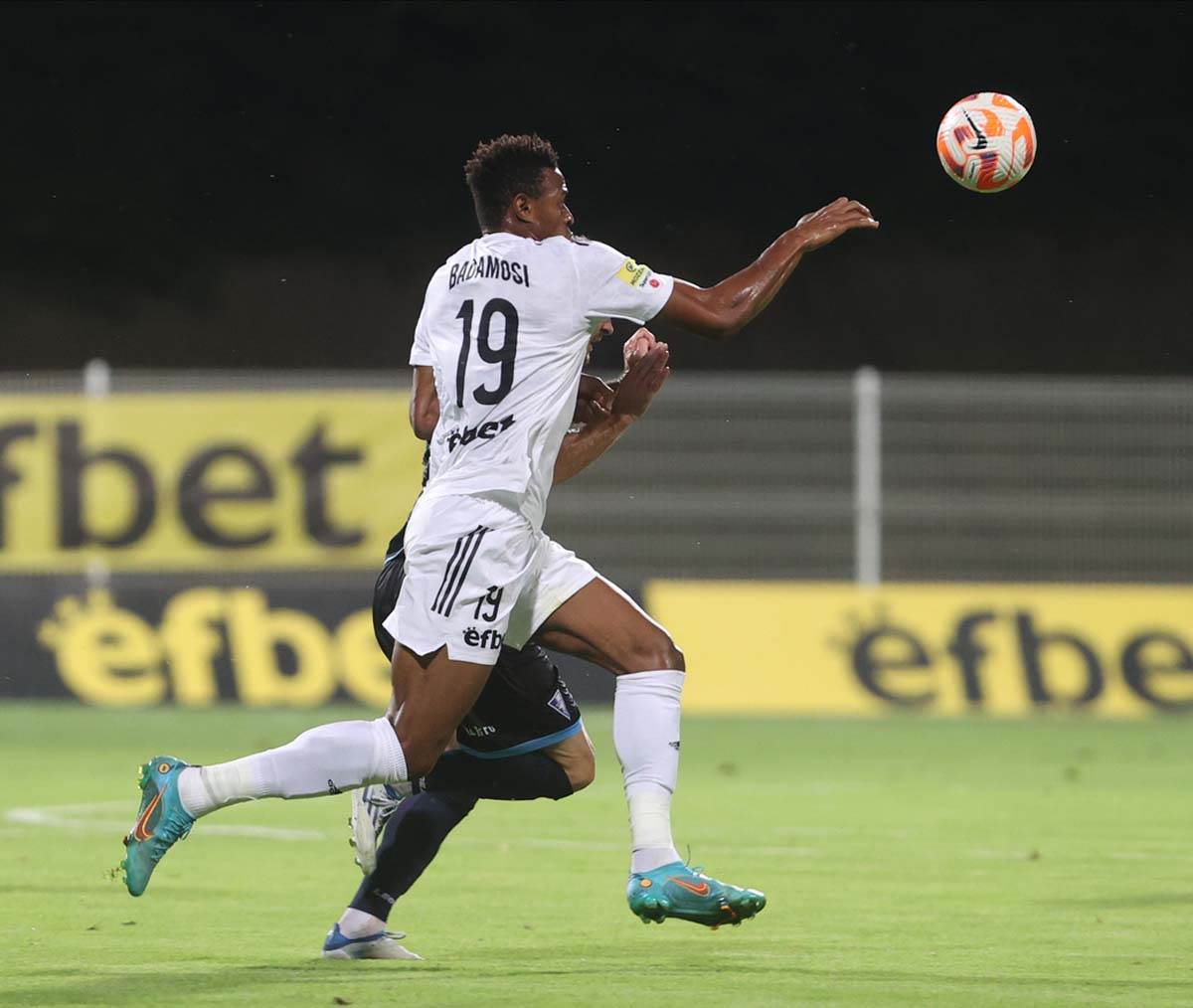 Luka Jović gleda Superligu Čukarički Spartak