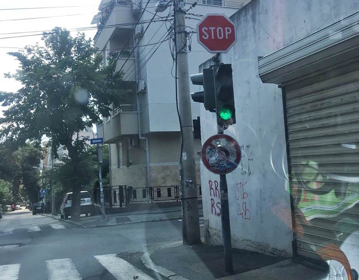 Saobraćajni znaci pogrešno postavljeni u Beogradu