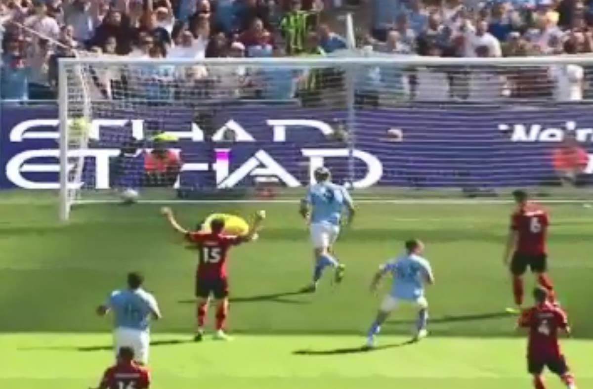 Kevin De Brujne gol protiv Bornmuta a (8).jpg