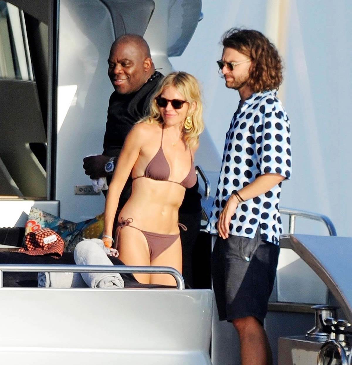 Kara Delevinj (1).jpg