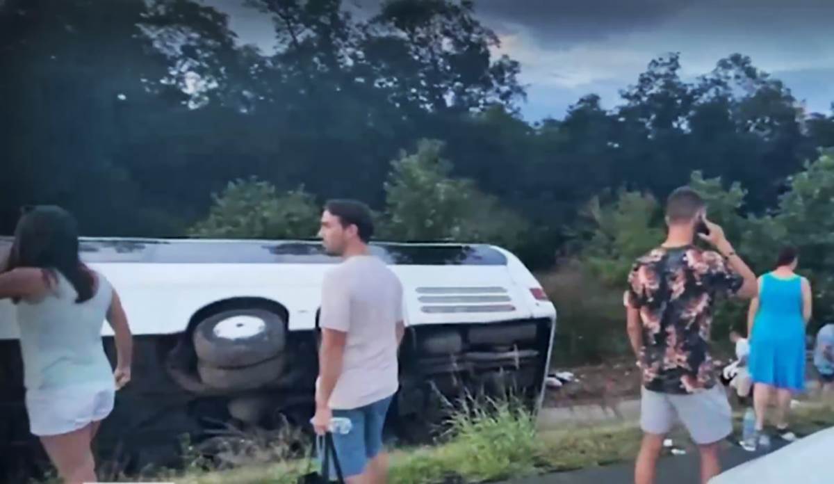 Fotografije prevrnutog autobusa sa Srbima u Bugarskoj