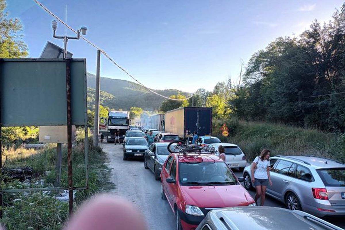 gužva granica 2.jpg