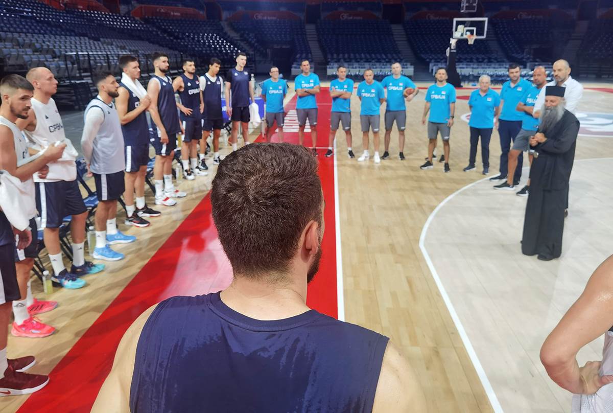 Patrijarh Porfirije posetio košarkaše oglasio se