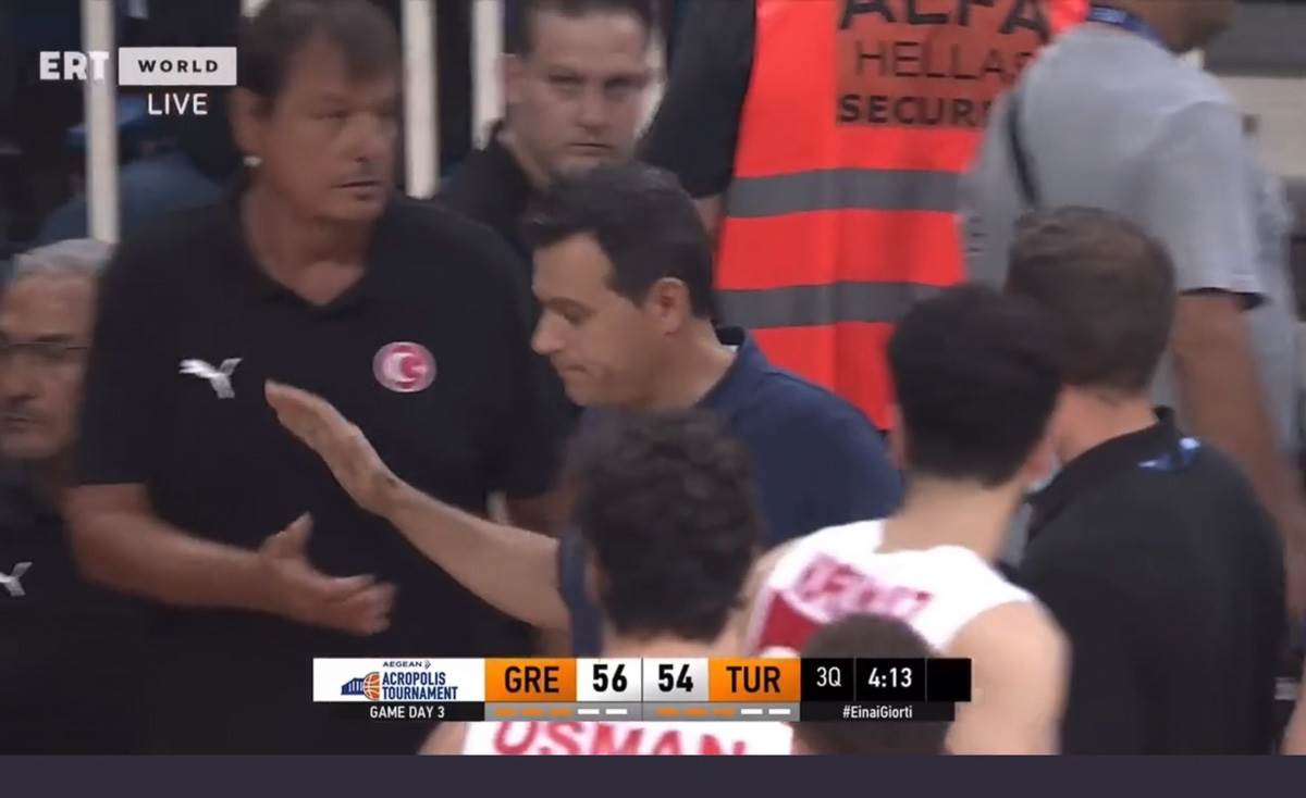 Ergin Ataman odbio da izađe sa terena