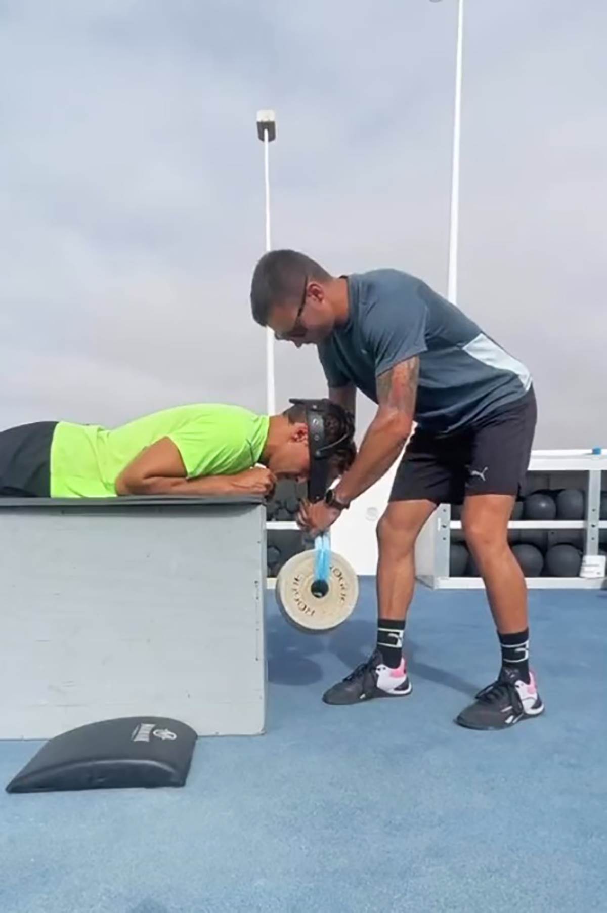 Drzi tegove glavom (3).jpg