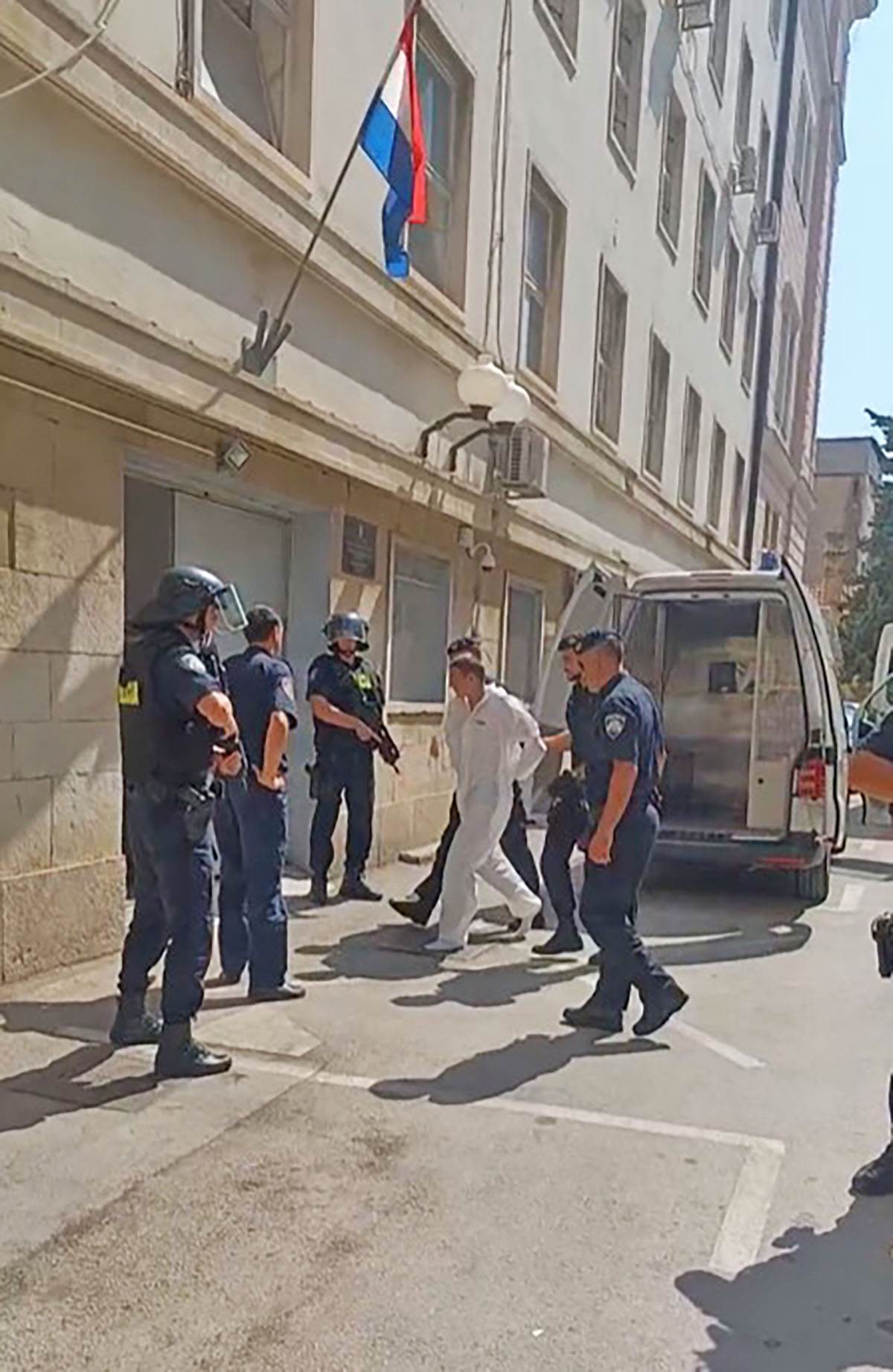 Dusko Tanaskovic odveden pred sud (6).jpg