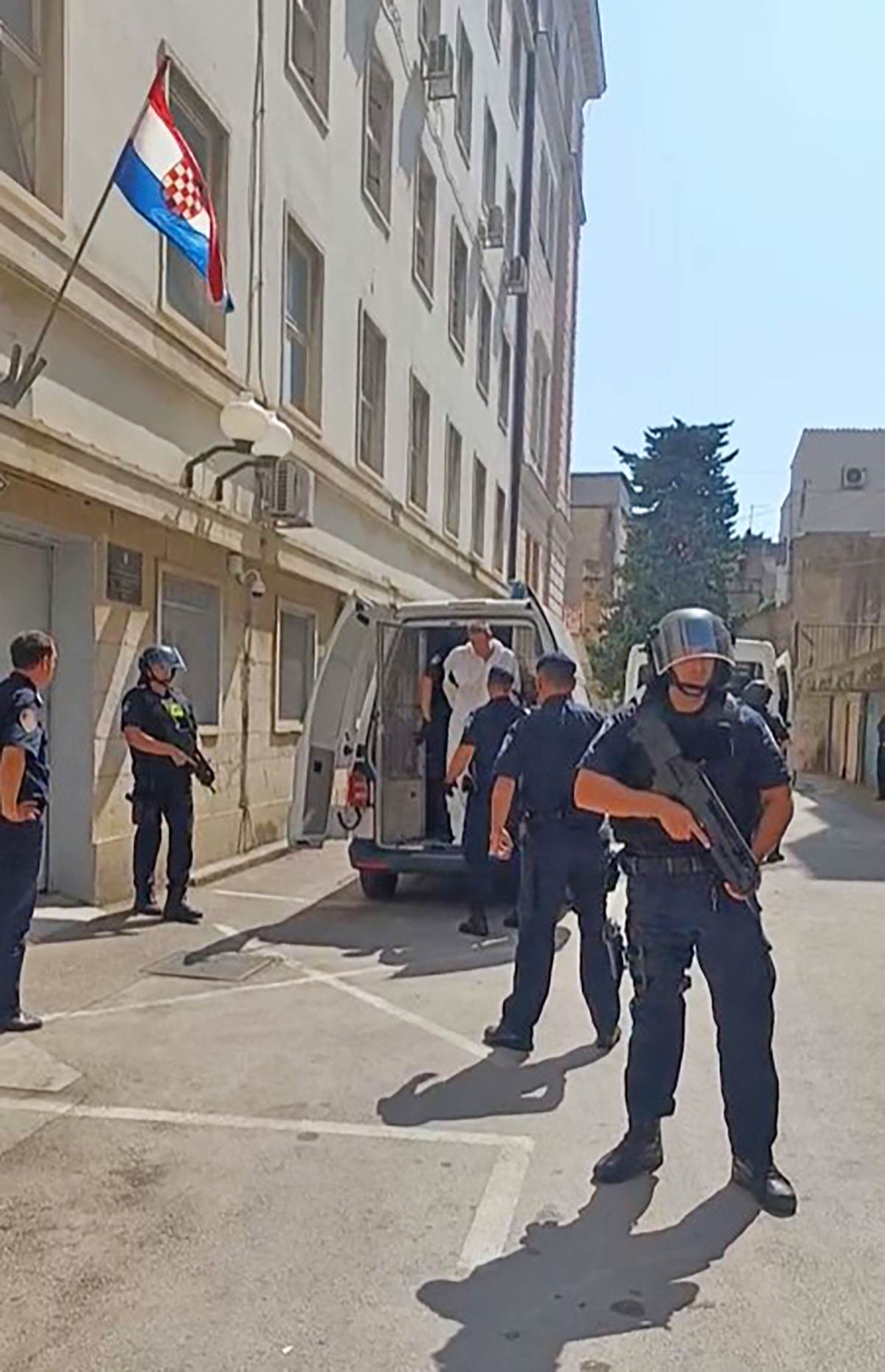 Dusko Tanaskovic odveden pred sud (7).jpg