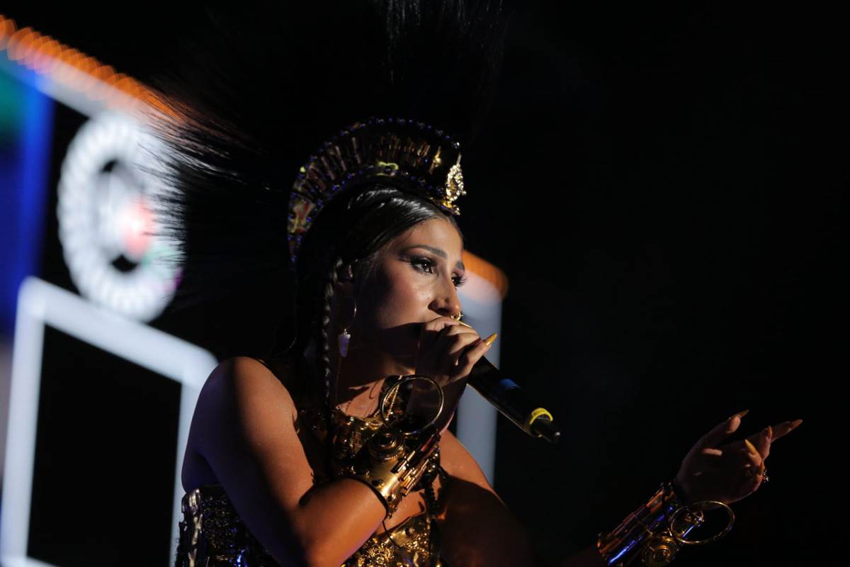 Angellina htela da napusti školu