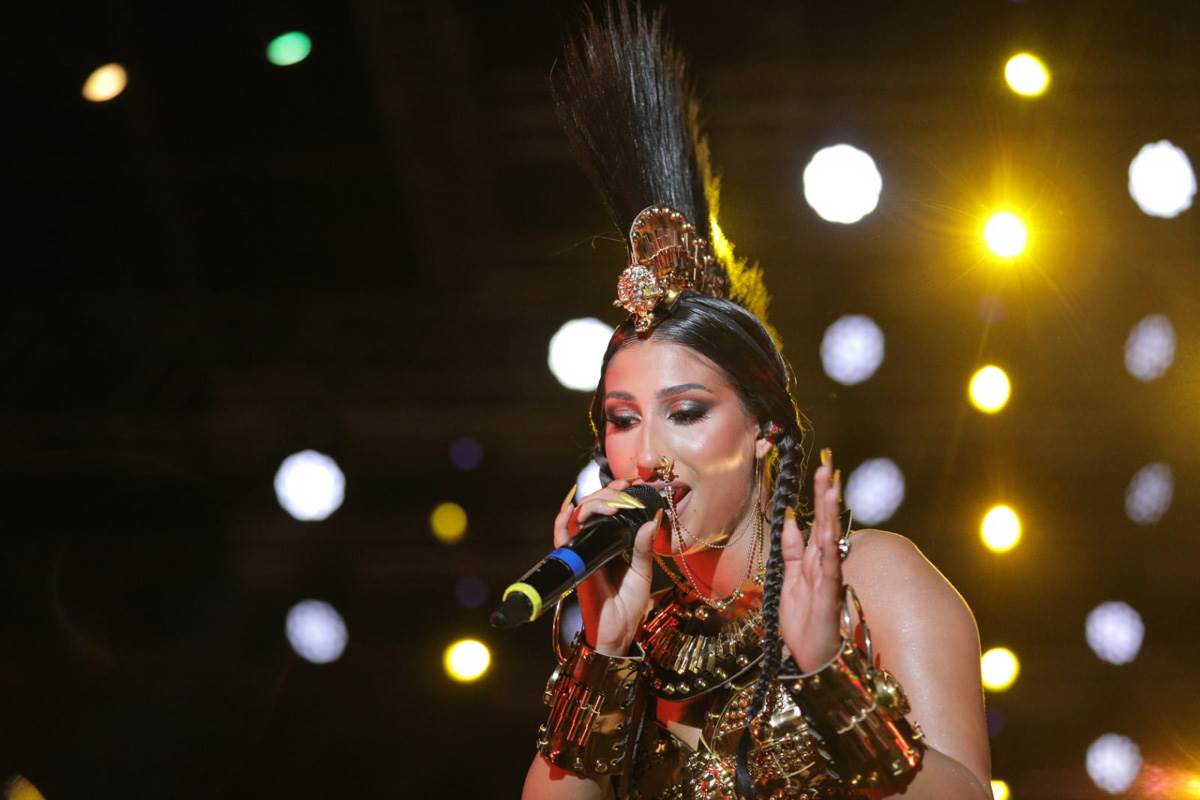 Angellina htela da napusti školu