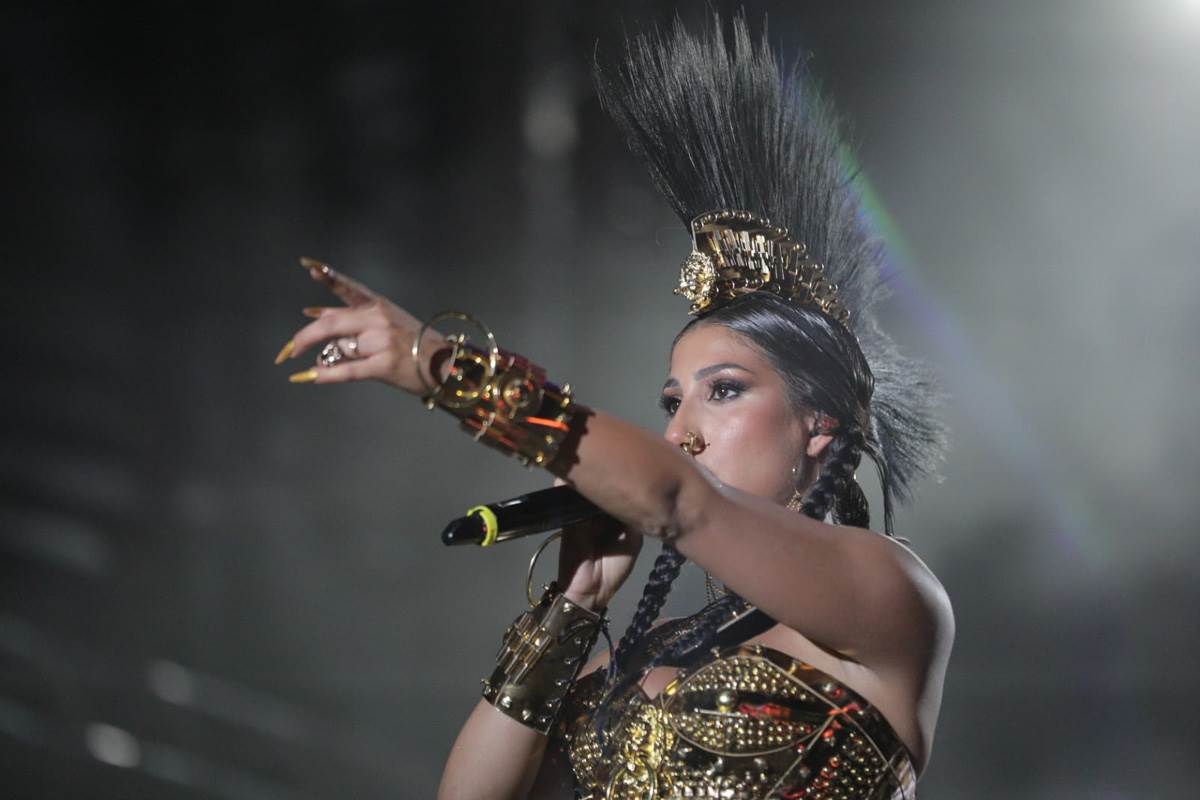 Angellina htela da napusti školu