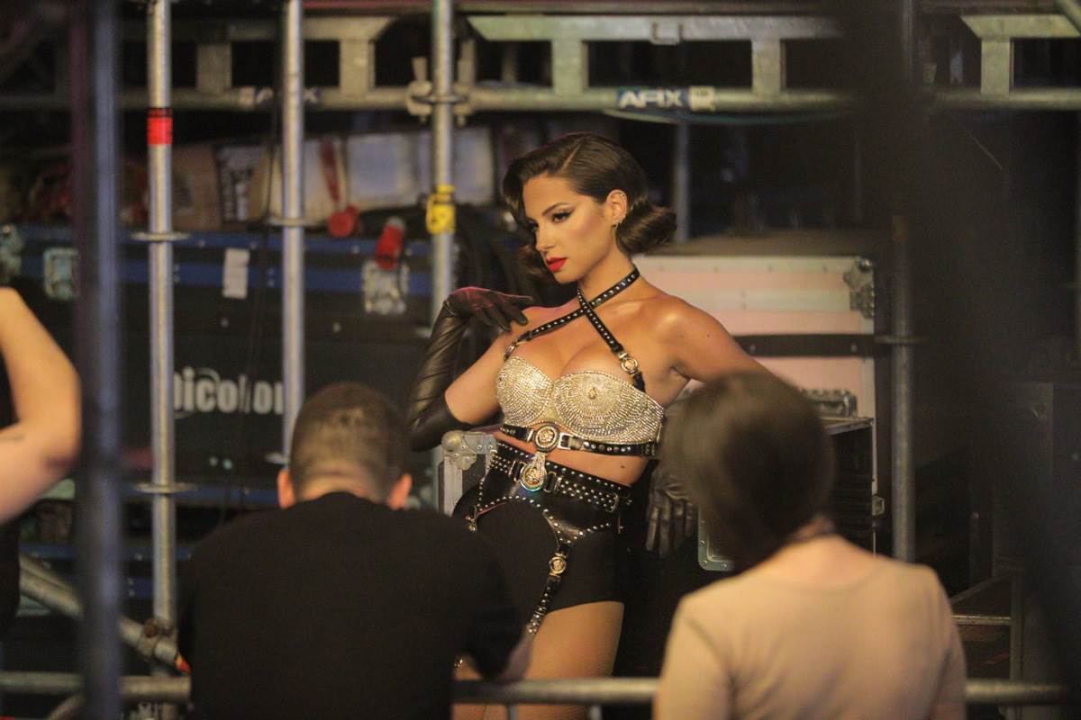 Angellina htela da napusti školu