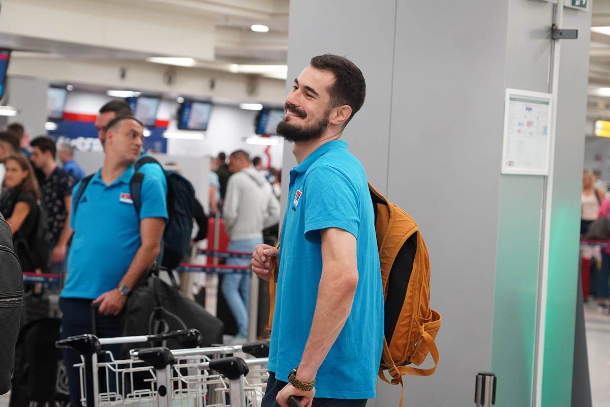 košarkaši srbije odlazak na ep aerodrom  (4).jpg