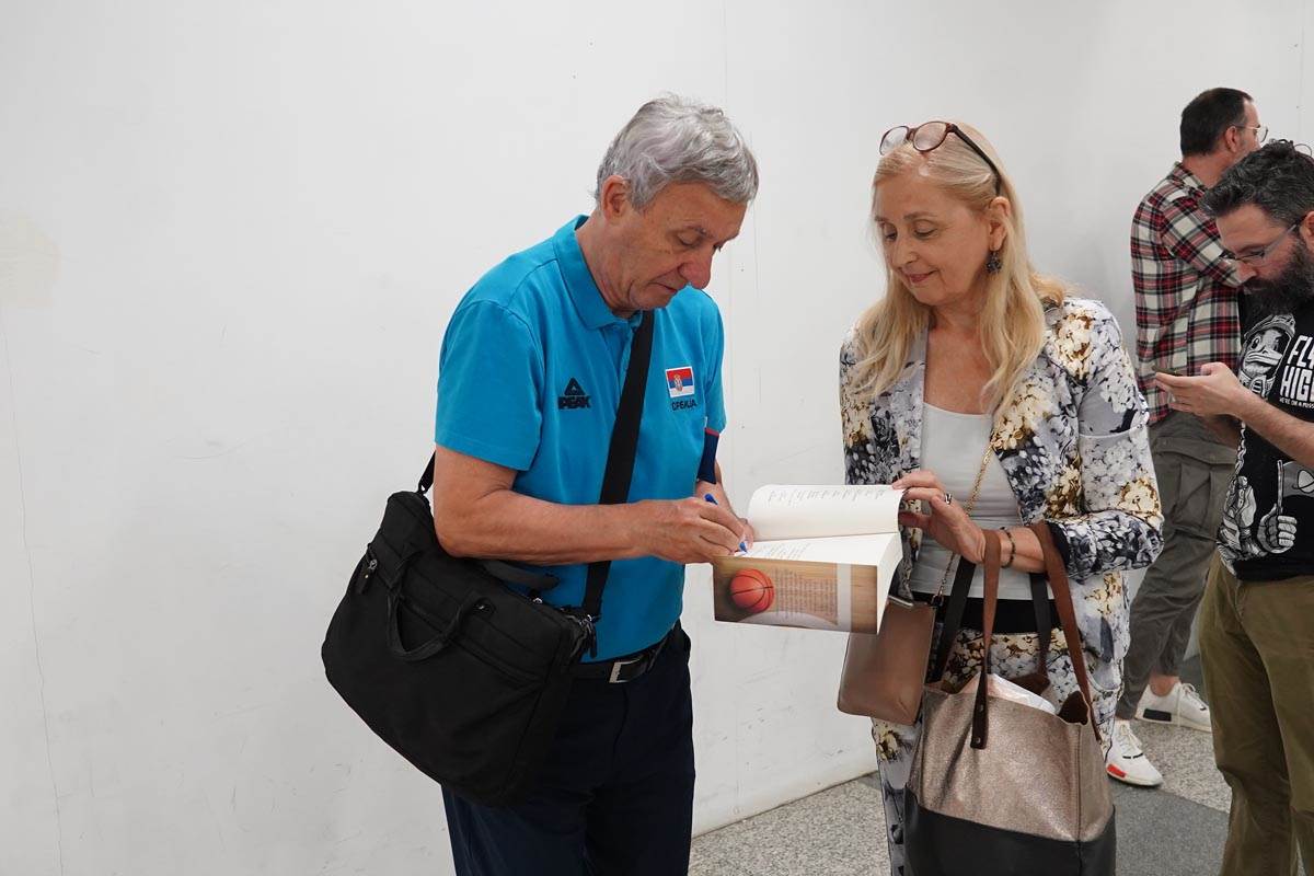 košarkaši srbije odlazak na ep aerodrom  (5).jpg