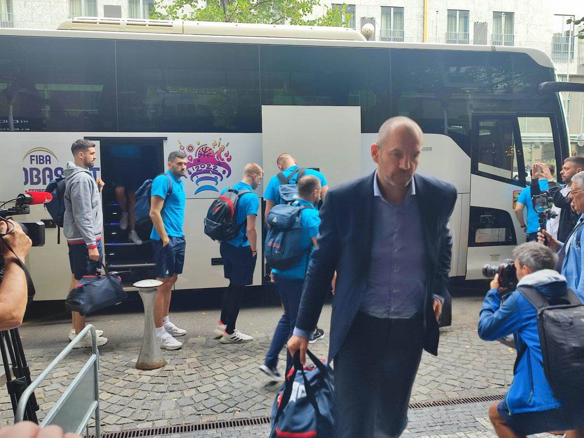 košarkaši stigli u prag  (1).jpg