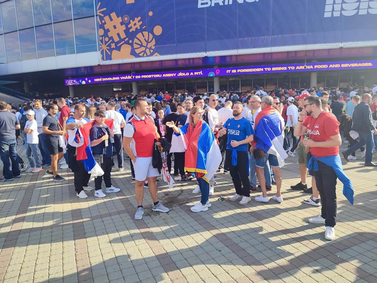 Gužva pred meč Srbija  (4).jpg