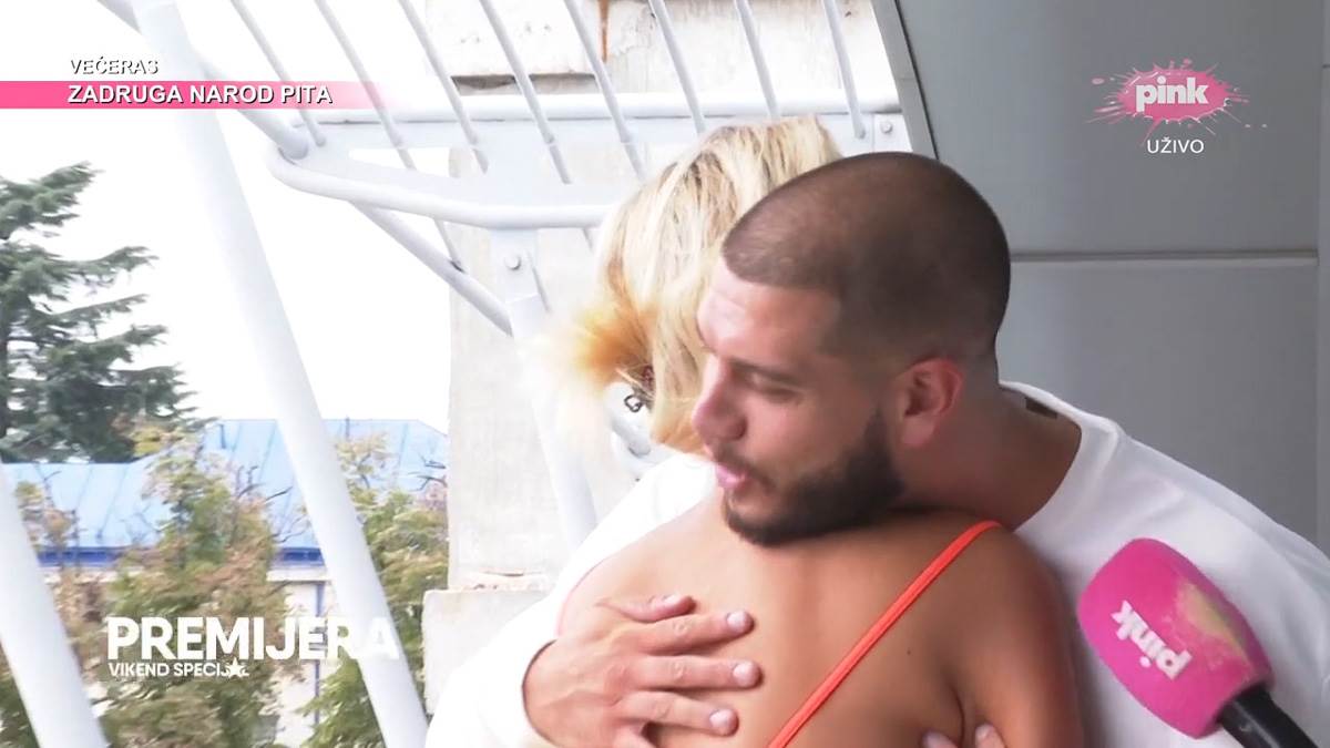 Aleks prvi put pred kamerama nakon vađenja silikona-4.jpg