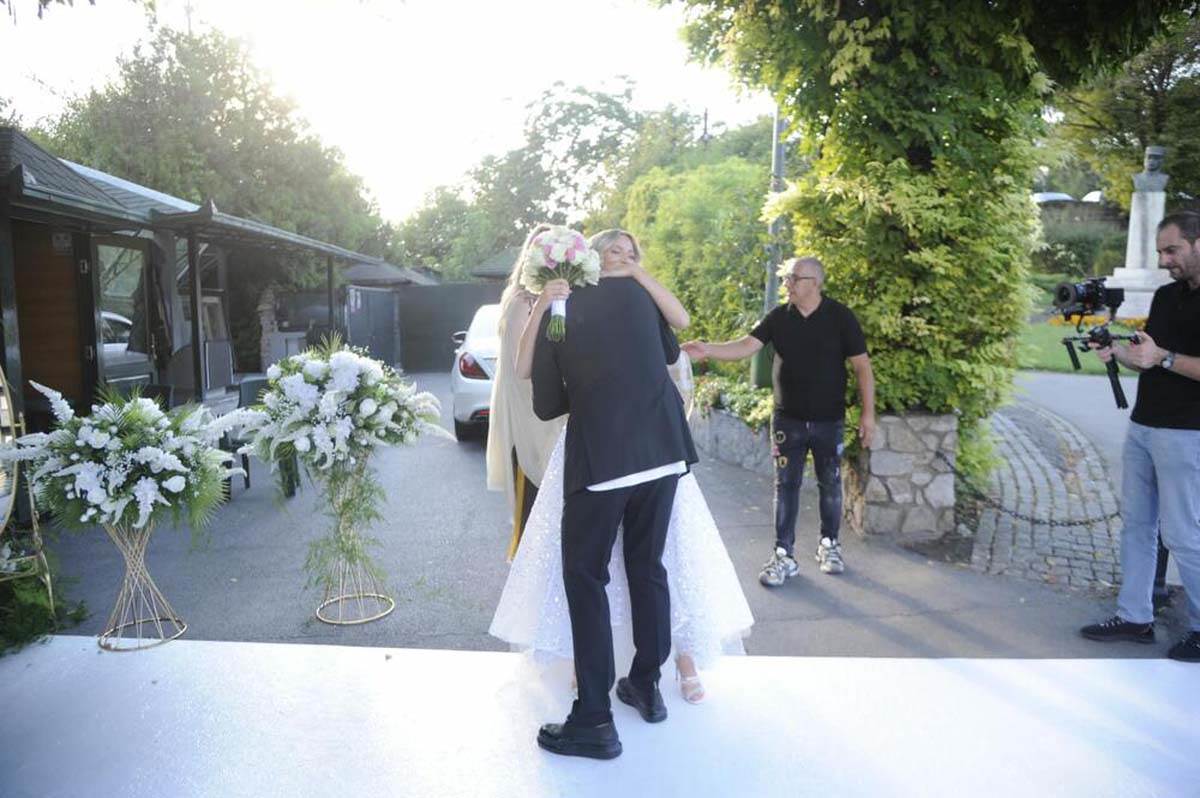 Jelena Karleuša na svadbi ćerke Mire Škorić
