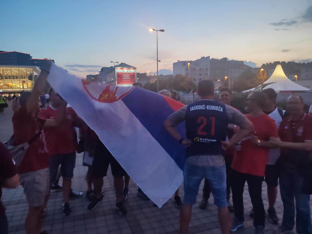 Šaljite Rakiju Navijači  (5).jpg