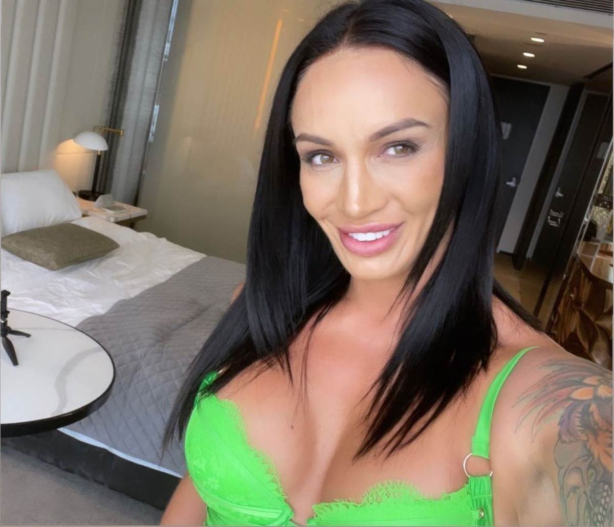 Devojka koja radi kao poslovna pratnja otkrila koliko zarađuje