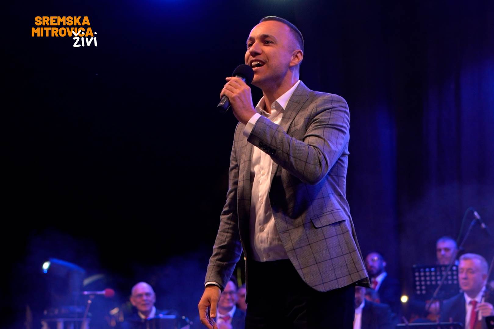 - 16x9.00_00_08_17.Still024.jpg