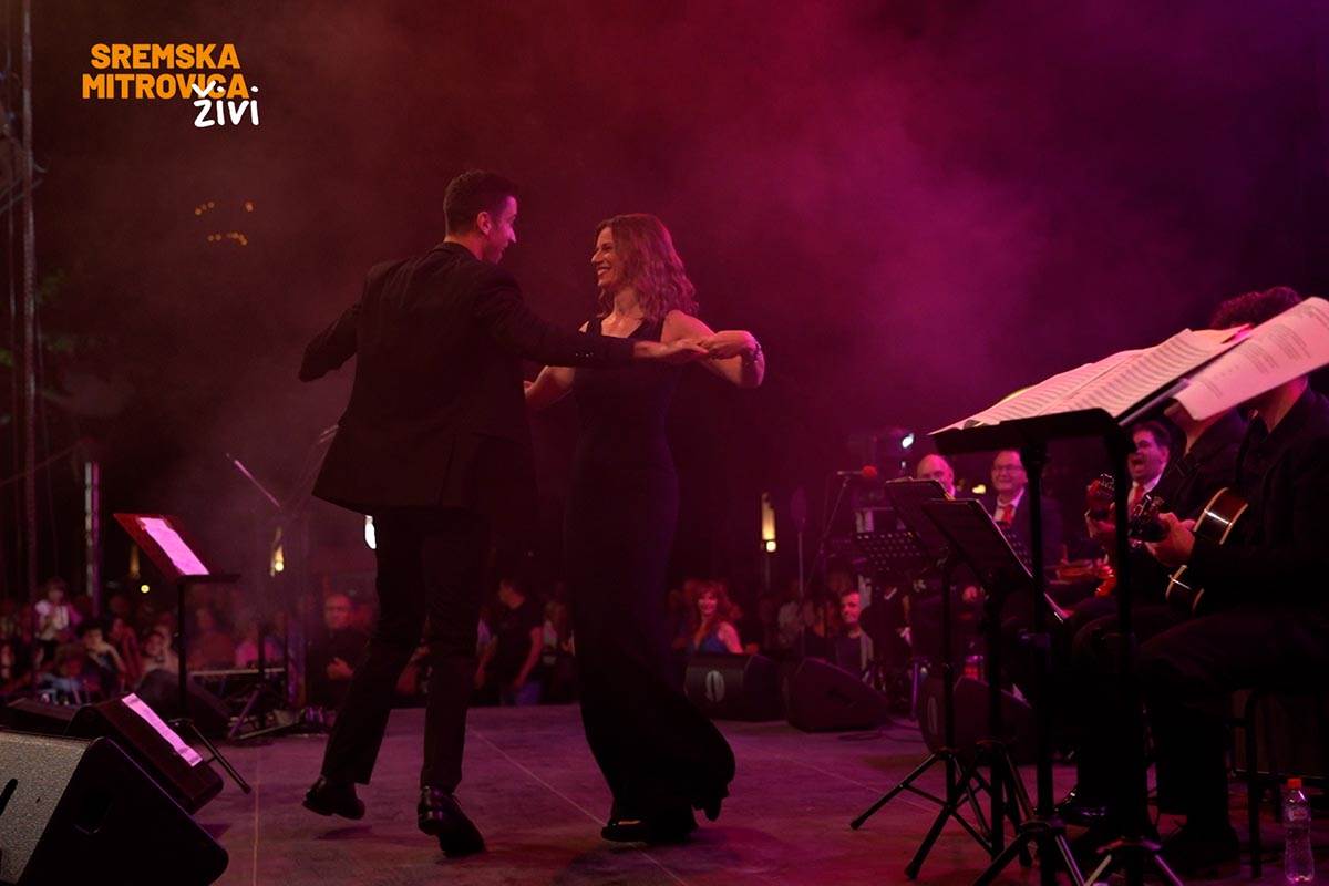 - 16x9.00_00_34_09.Still030.jpg