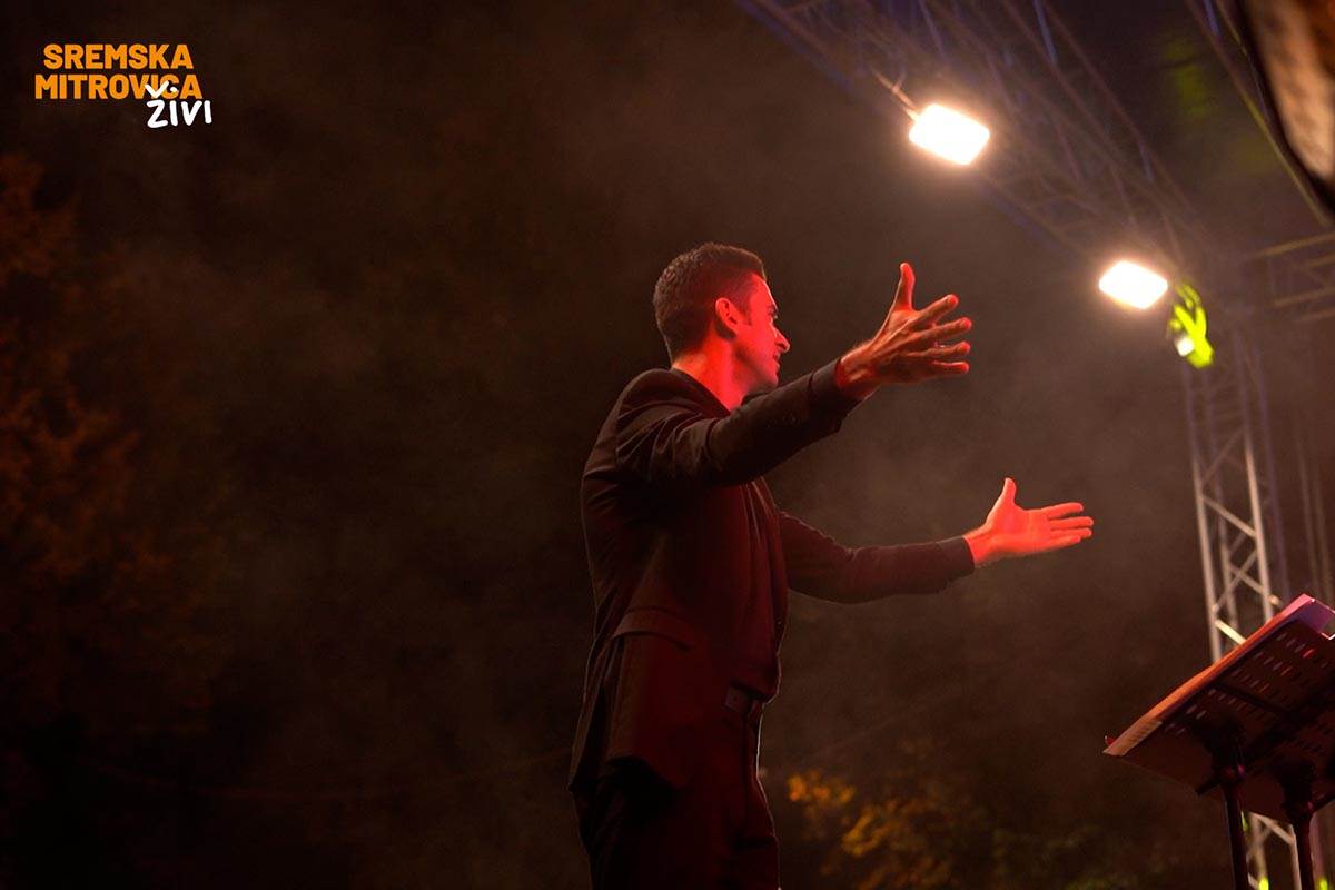 - 16x9.00_00_58_08.Still033.jpg