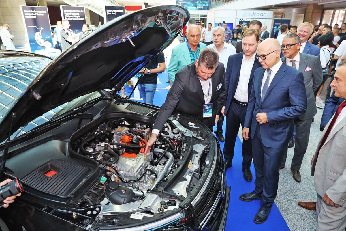 NA NOVOSADSKOM SAJMU OTVORENA MANIFESTACIJA POSVEĆENA ELEKTROMOBILNOSTI