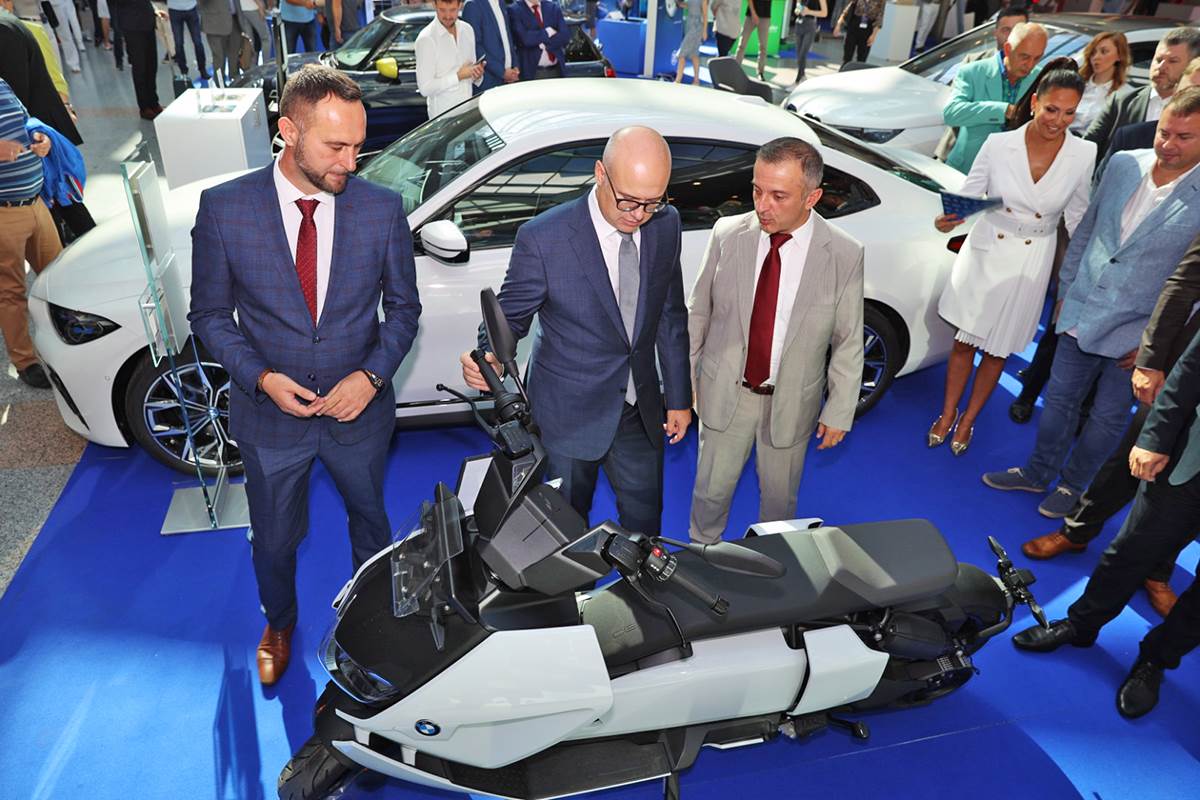 NA NOVOSADSKOM SAJMU OTVORENA MANIFESTACIJA POSVEĆENA ELEKTROMOBILNOSTI