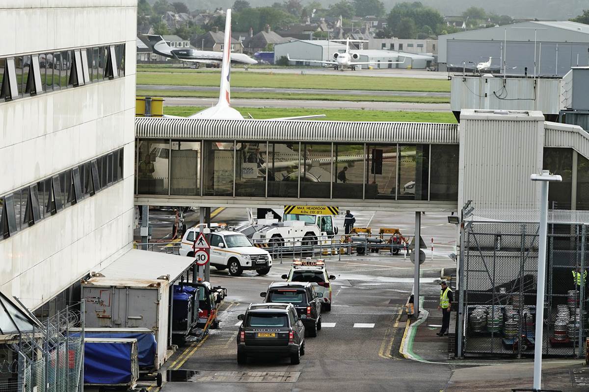 Voditelj otvorio šampanjac povodom smrti kraljice Elizabete