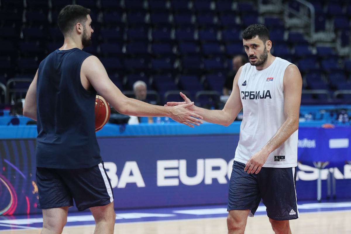 Košarkaši Srbije prvi trening u Berlinu.jpg