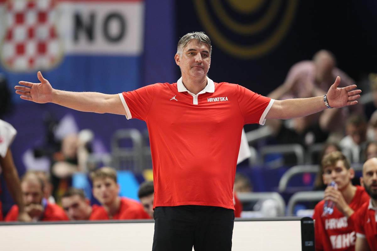 Srpski i hrvatski navijači pevaju zajedno Koktel ljubavi na Eurobasketu