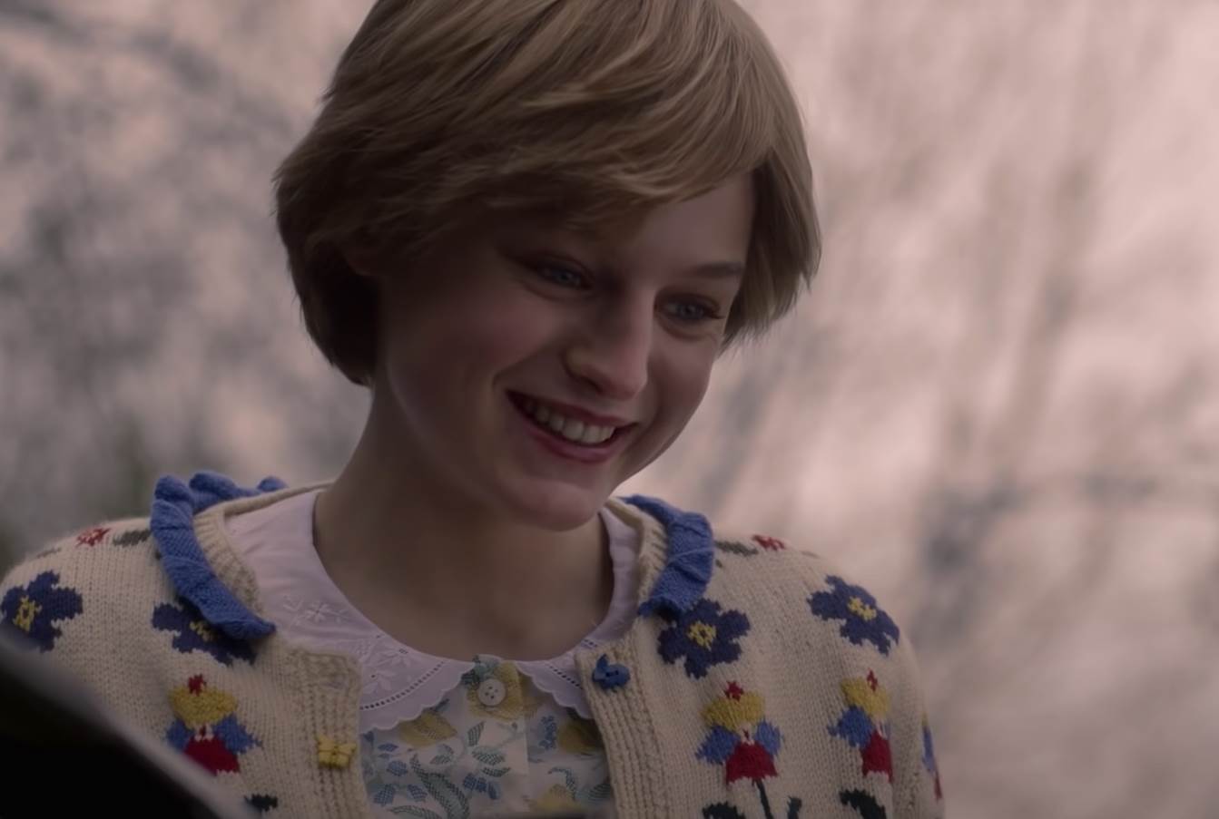 ema korin kao princeza dajana u seriji kruna (4).png