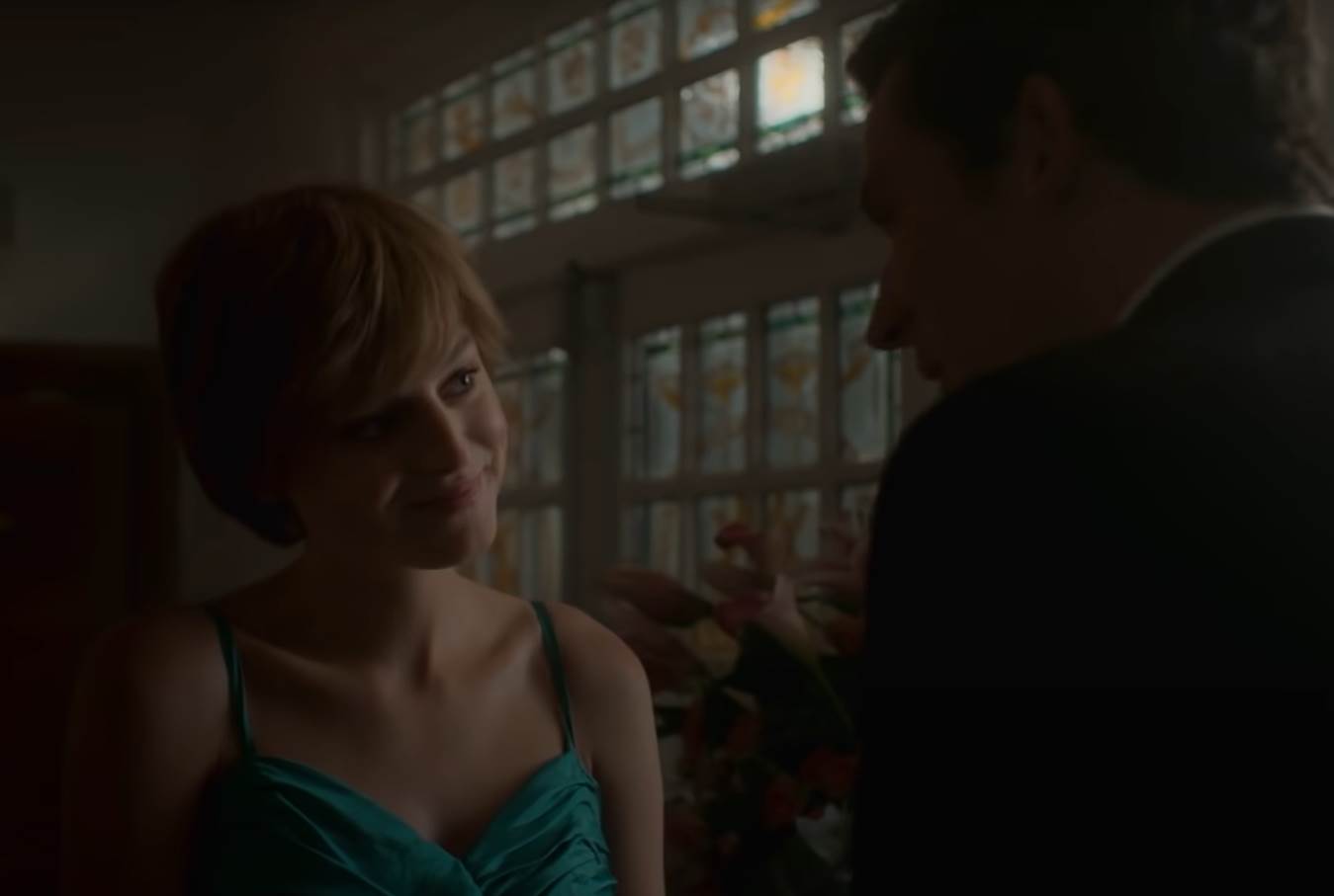 ema korin kao princeza dajana u seriji kruna (5).png