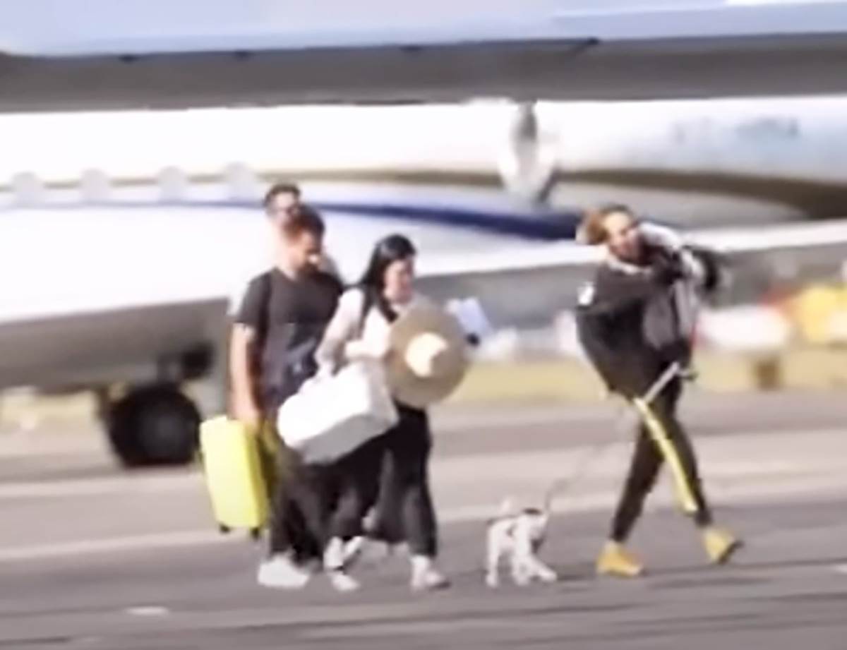 Kara Delevinj raščupana i prljava na aerodromu