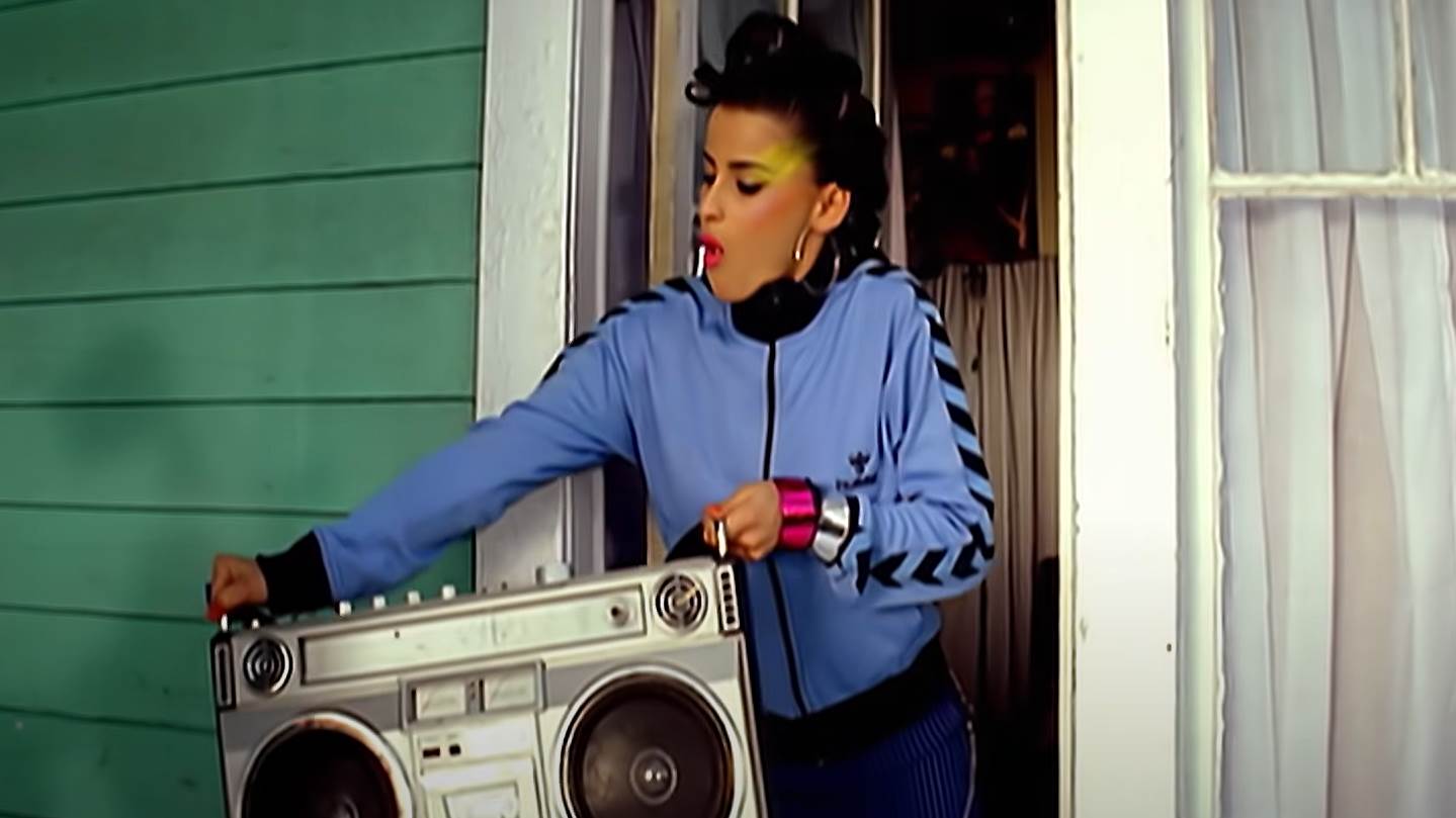 neli furtado  (8).png