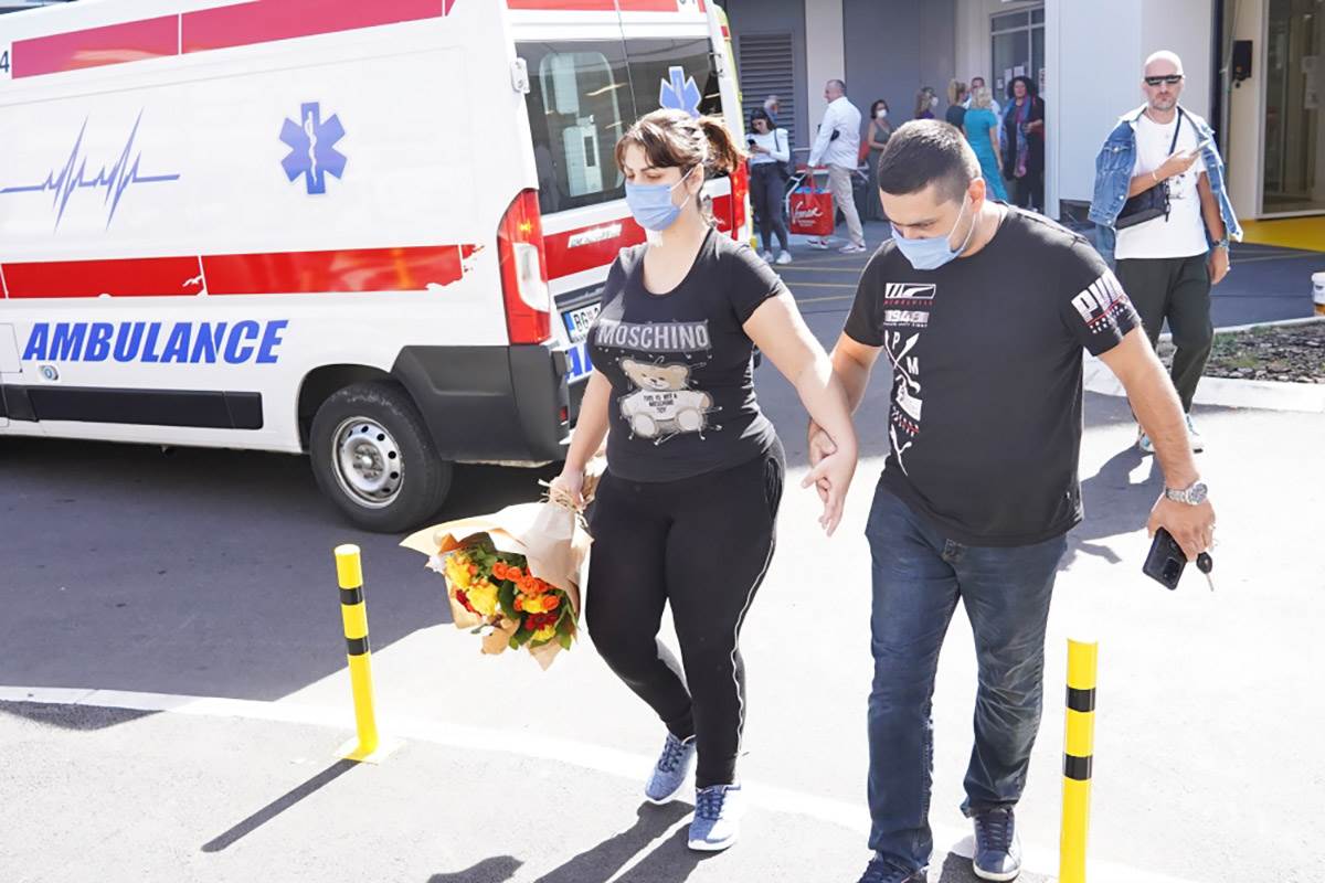 Miljana Kulic izlazak iz bolnice (6).jpg