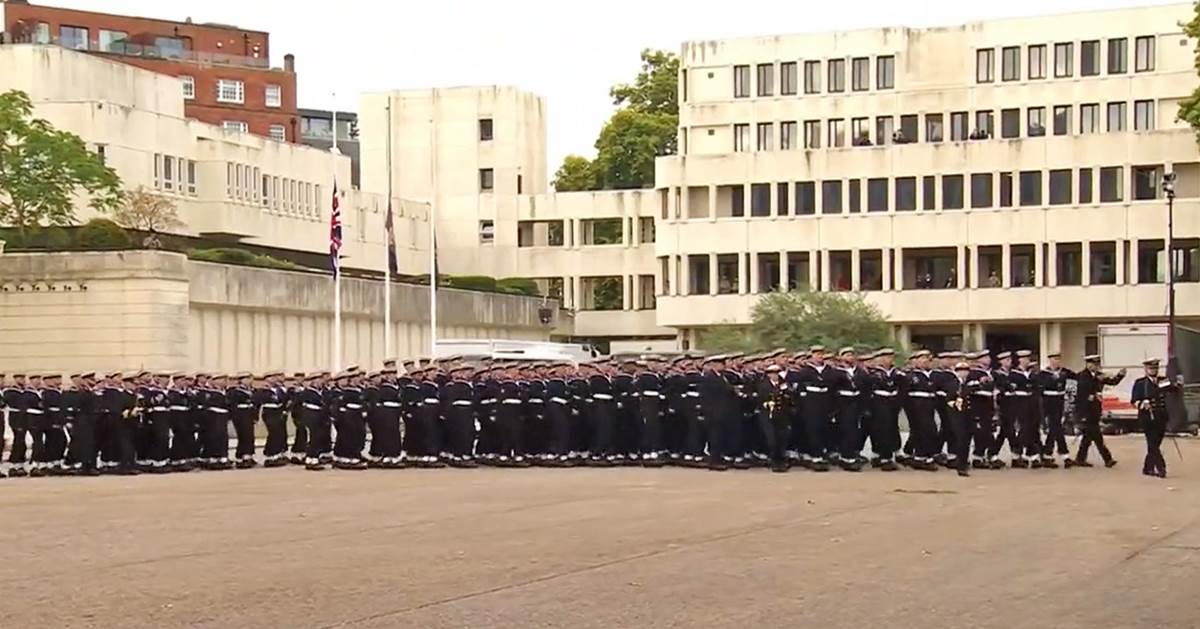 Ispracaj Kraljica Elizabeta (4).jpg